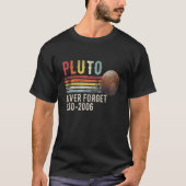 Vergeet Pluto Retro Style Space Science nooit T-shirt (Voorkant)