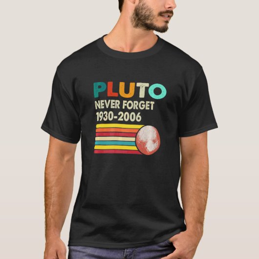 Vergeet Pluto Retro Style Space Science nooit T-shirt (Voorkant)
