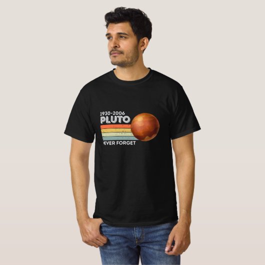 Vergeet Pluto-Shirt nooit. Retro Style Funny Space T-shirt (Voorkant volledig)