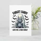 Vergeet Snoep Geef me Moo Deng Halloween Ghost Kaart (Staand voorkant)