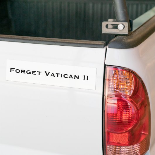 Vergeet Vatican II Bumpersticker (Op Truck)