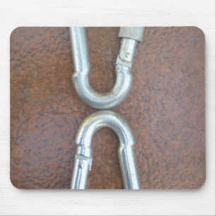 Vergrendeld: duurzaam stalen karabijnhaak ontwerp muismat