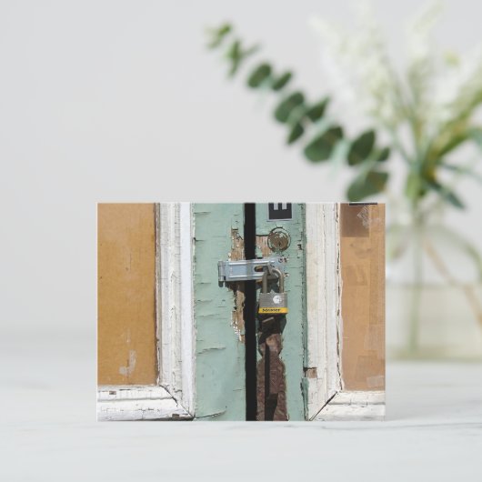 Vergrendeld en verlaten briefkaart (Staand voorkant)