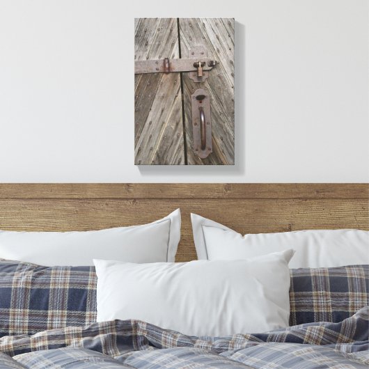 Vergrendelde houten deur canvas Print (Insitu (Slaapkamer))