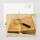 Vergrootglas en oud boek briefkaart (Voorkant / Achterkant)