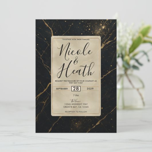 Vergulde Midnight Marble Black & Gold Wedding Kaart (Staand voorkant)