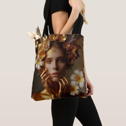 Vergulde Pre-Raphaelite Vrouw 3 Tote Bag (Dichtbij)