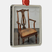 Verharde achterstoel, geleverd door metalen ornament (Rechts)