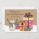 Verheug je - Schattigee sneeuwman met kerstcadeaus Feestdagenkaart (Achterkant)