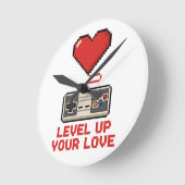 Verhoog Je Liefde, Retro Pixel Gaming Design Ronde Klok (Hoek)