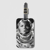 Verhoog je verbeelding: opvallende meisje astronau bagagelabel (Voorkant (verticaal))
