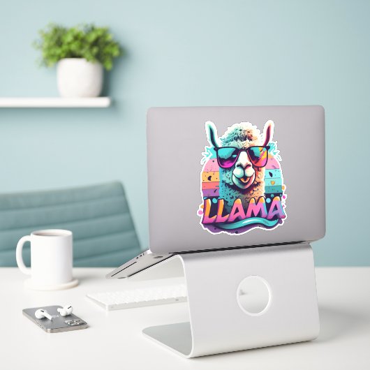 Verhoog uw stijl met Llama-geïnspireerde Sticker A (Laptop op bureau)