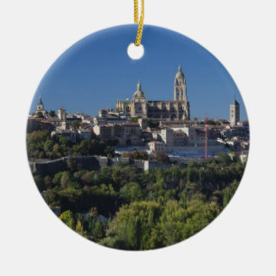 Verhoogd stadsaanzicht met de kathedraal van Segov Keramisch Ornament