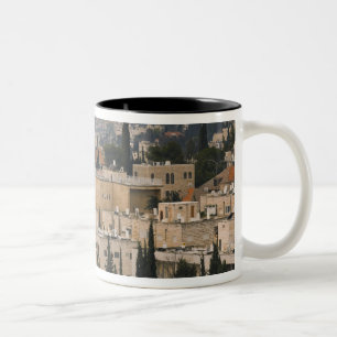 Verhoogd uitzicht van de stad Jerusalem YMCA-toren Tweekleurige Koffiemok