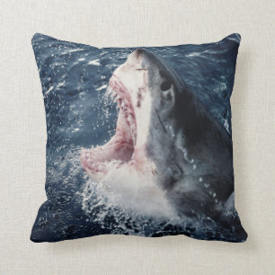 Verhoogde haaienmond open kussen