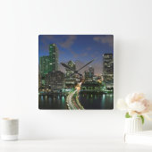 Verhoogde skyline van de stad vierkante klok (Huis)