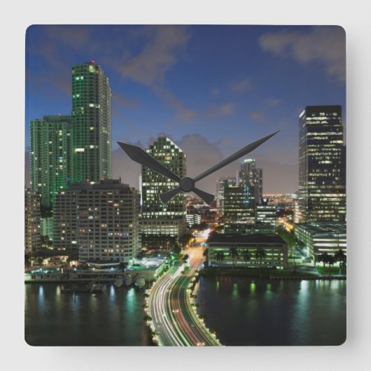Verhoogde skyline van de stad vierkante klok (Voorkant)