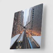 Verhoogde spoorweg in het centrum van Chicago over Vierkante Klok (Hoek)