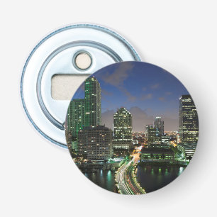 Verhoogde stadshemelijn button flesopener