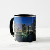 Verhoogde stadshemelijn vanaf Brickell Key Mok (Voorkant links)