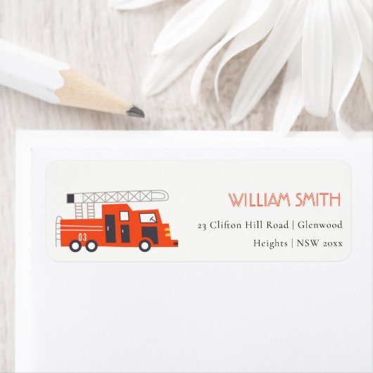 Verjaaradres van Cute Red Firetruck Engine Kindere Etiket (Insitu)