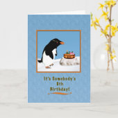 Verjaardag, 8e, humoristische pinguïn en taart kaart (Gele Bloem)