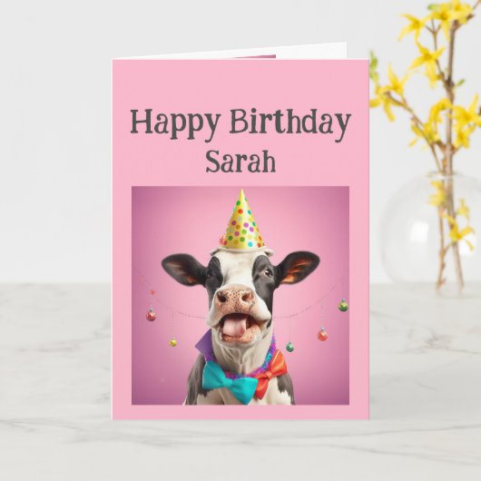 Verjaardag aangepaste naam leuke Koe dier Kaart (Gele Bloem)
