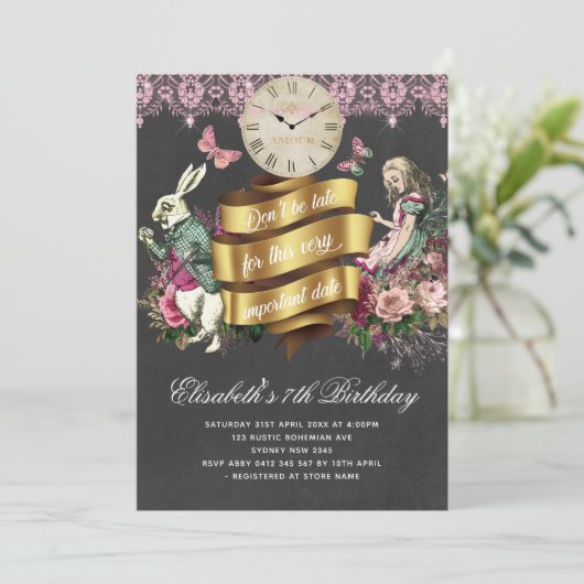 Verjaardag Alice in Wonderland Chalkboard Kaart (Staand voorkant)