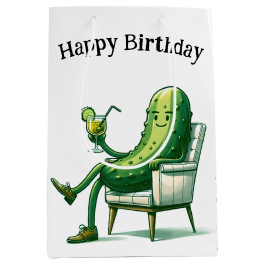 Verjaardag augurk in een stoel met cocktail medium cadeauzakje (Voorkant)