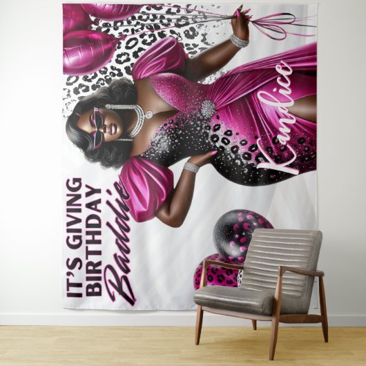 Verjaardag Baddie Black Woman Pink & Leopard Wandkleed (In situ)