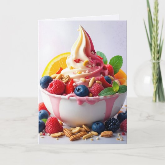 Verjaardag bevroren yoghurt met fruit en noten kaart (Voorkant)