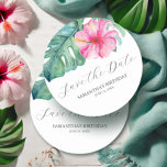 Verjaardag Bewaar de datum Tropische thema Ronde Kartonnen Onderzetter<br><div class="desc">Deze verjaardagskaarten van Save the Date onderzetter hebben een top boarder van sierlijke waterverf tropische bloemen en monstera palmbladeren. De woorden "Save the Date" worden getypt in houtskoolgrijs op een heldere witte achtergrond. Gebruik de sjabloon velden om u aangepaste gegevens toe te voegen. Kan worden gebruikt voor een zoete 16,...</div>
