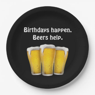 Verjaardag bieren op zwart papieren bordje