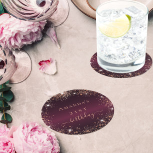 Verjaardag bordeaux roos gouden naam elegant ronde kartonnen onderzetter