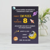 Verjaardag buitengewone uitnodigingen met een ruim (Staand voorkant)