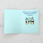 Verjaardag Cartoon pinguïns met cadeau Kaart (Binnen)