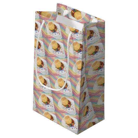 Verjaardag Cupcake Humor Klein Cadeauzakje (Achterkant Gekanteld)