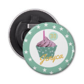 Verjaardag cupcake monogram flesopener button flesopener (Voorkant)