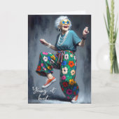 Verjaardag dansende oude dame kaart (Voorkant)