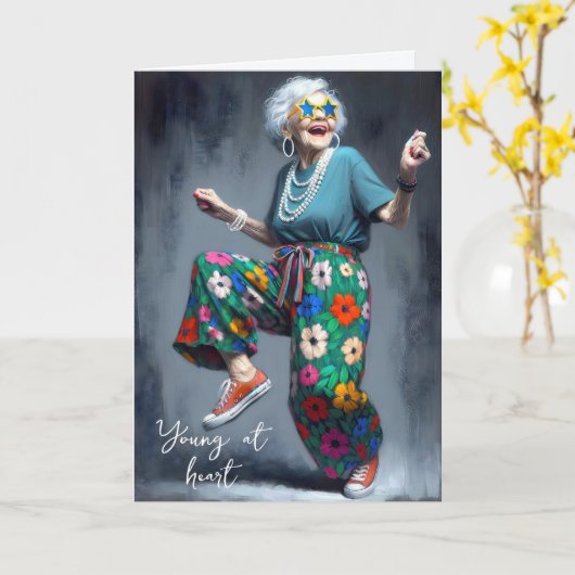 Verjaardag dansende oude dame kaart (Gele Bloem)
