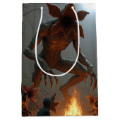 Verjaardag Demogorgon Wezens Rond Een Kampvuur Medium Cadeauzakje (Voorkant)