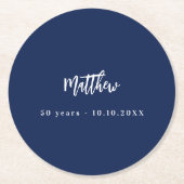 Verjaardag donkerblauw wit script minimalist ronde kartonnen onderzetter (Voorkant)