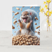 Verjaardag eekhoorn in pinda's kaart (Gele Bloem)