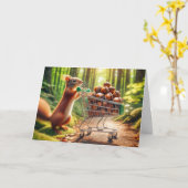 Verjaardag eekhoorn met eikels in een winkelwagen kaart (Gele Bloem)