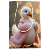 Verjaardag eend in een roze bontjas medium cadeauzakje (Voorkant)