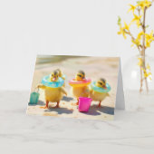 Verjaardag eendje met strand speelgoed kaart (Gele Bloem)