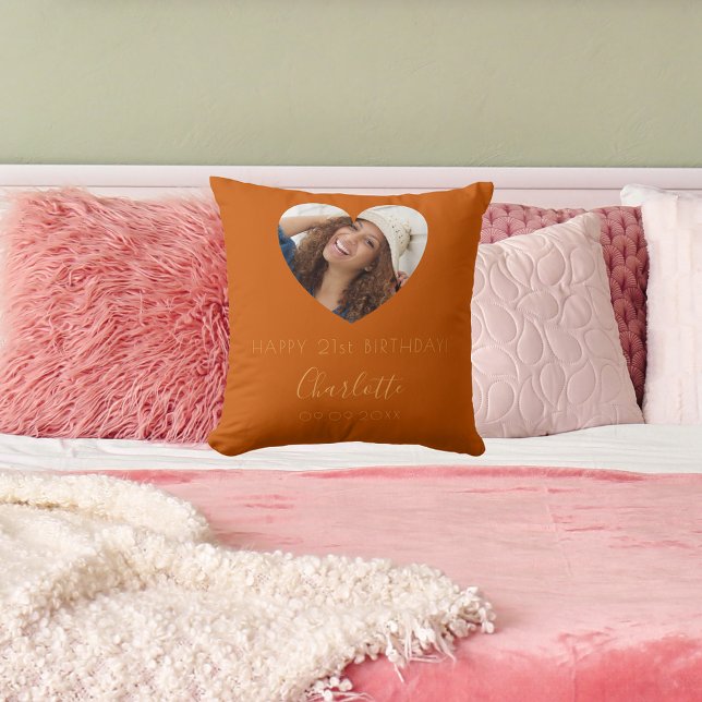Verjaardag gebrande oranje foto naam script kussen (Creator heeft geüpload)