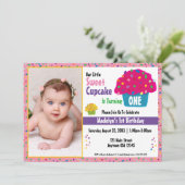 Verjaardag gefeliciteerd besprenkeld beertje kaart (Staand voorkant)