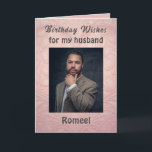 Verjaardag Kaart voor een man Classy Modern<br><div class="desc">Dit wenskaart is een elegante begroeting voor de verjaardag van uw man en heeft een paarse achtergrond met een zwarte afbeelding van een roos. De voorkant heeft "Happy birthday to my man" geschreven in elegante print met zijn naam eronder in mooi cursief schrift. De tekst is donkergrijs. Er zit een...</div>