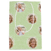 Verjaardag Kinderen Aangepaste Foto Groene Hartjes Medium Cadeauzakje (Voorkant)